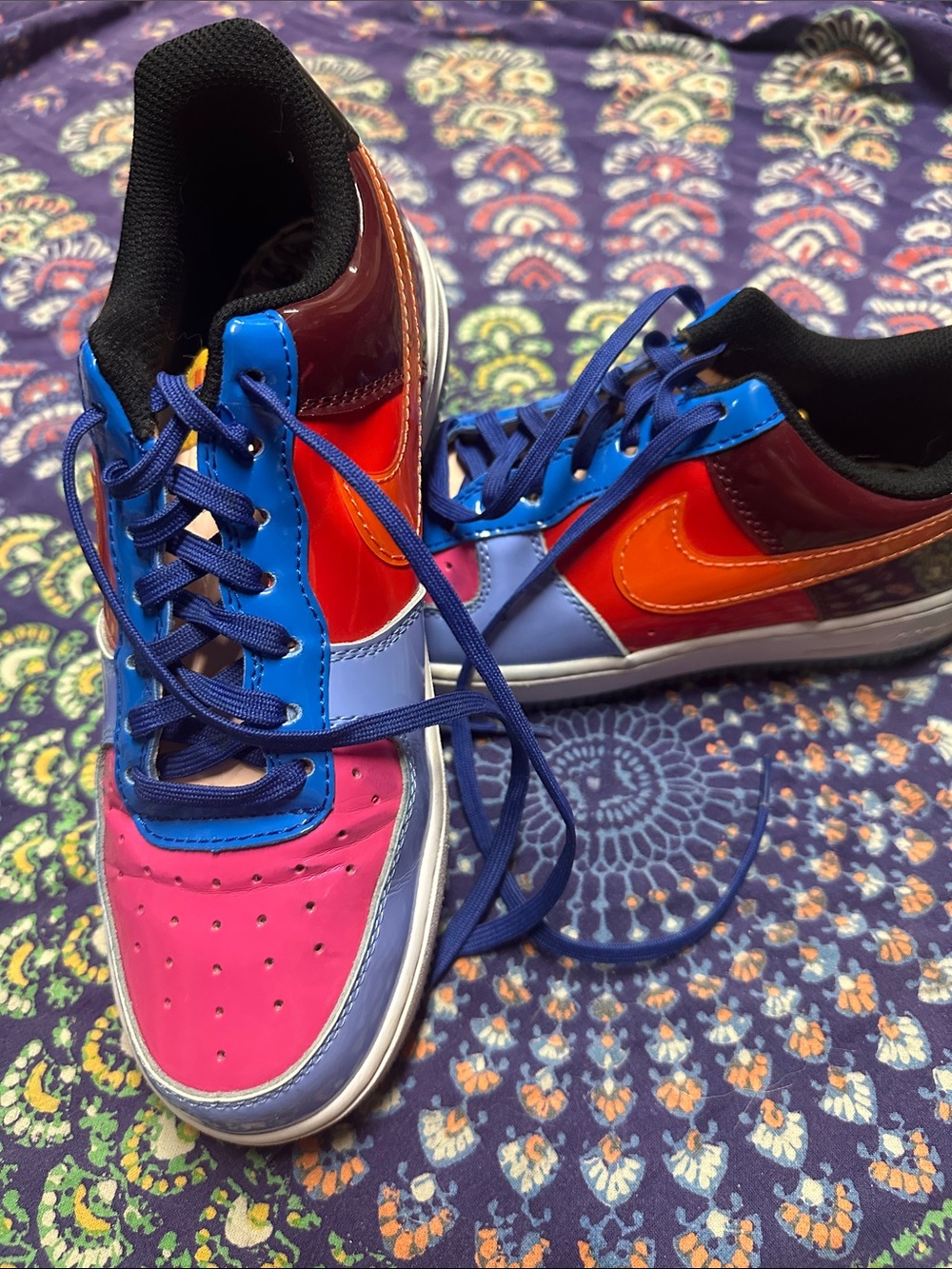 Nike Multicolor Low-Top Sneakers with Pink, Blue and Orange Accents